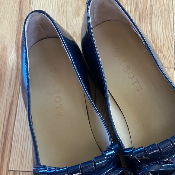Talbots Sleek Navy Patent Leather Loafers with Fringe Detail - Picture 3 of 6